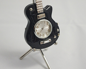 直輸入フランスデザイン、キュートなミニチュア時計「黒いギター」　(EC-PEN3042)