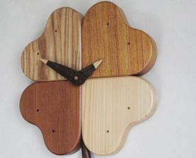 日本製 木製 掛け時計 アナログ スイープムーブメント 天然木「四つ葉のクローバー時計」　(IS-CLOVER)